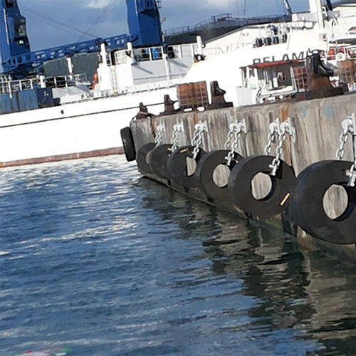 के बारे में नवीनतम कंपनी का मामला उच्च प्रभाव और कम रखरखाव के लिए काला बेलनाकार समुद्री फेंडर टिकाऊ फेंडर