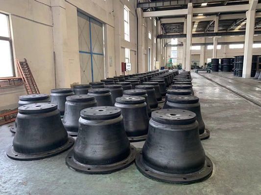 ISO9001 कोन रबर फेंडर ब्लैक कलर फ्लेक्सिबल एनबीआर नेचुरल रबर नेवल ग्रेड:
