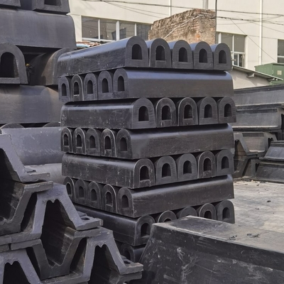 समुद्री डॉक जहाज के लिए अनुकूलित चौड़ाई V रबर फेंडर