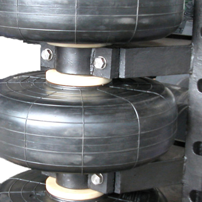 ASTM D2000 SAE J200 मानक पहनने के प्रतिरोध के साथ ब्लैक रोलर फेंडर
