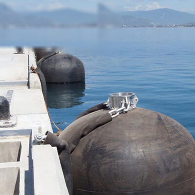 संक्षारण प्रतिरोधी डिजाइन समुद्री फेंडर उच्च भार क्षमता आसान स्थापना