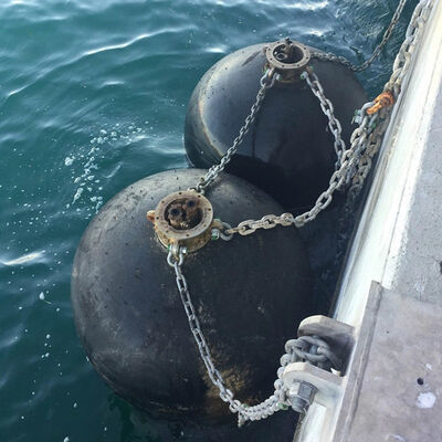 टिकाऊ रबर निर्माण पानी के नीचे का फेंडर उत्कृष्ट ऊर्जा अपव्यय मौसमरोधी